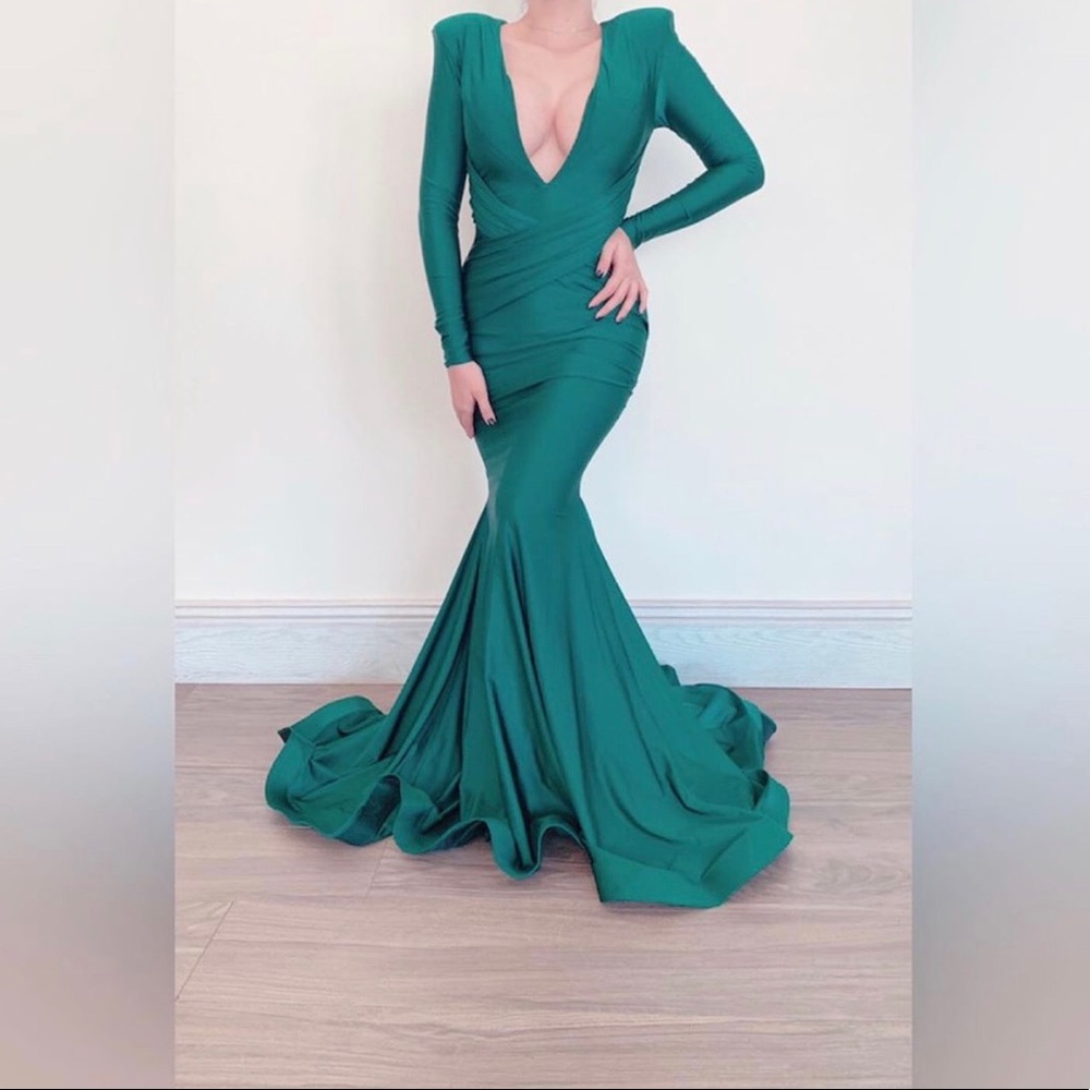 Elegant dress. Perfect for formal party.